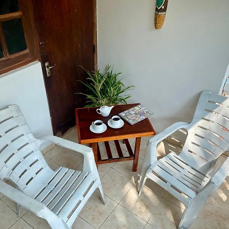 The Breeze Mirissa Bed & Breakfast Exterior photo