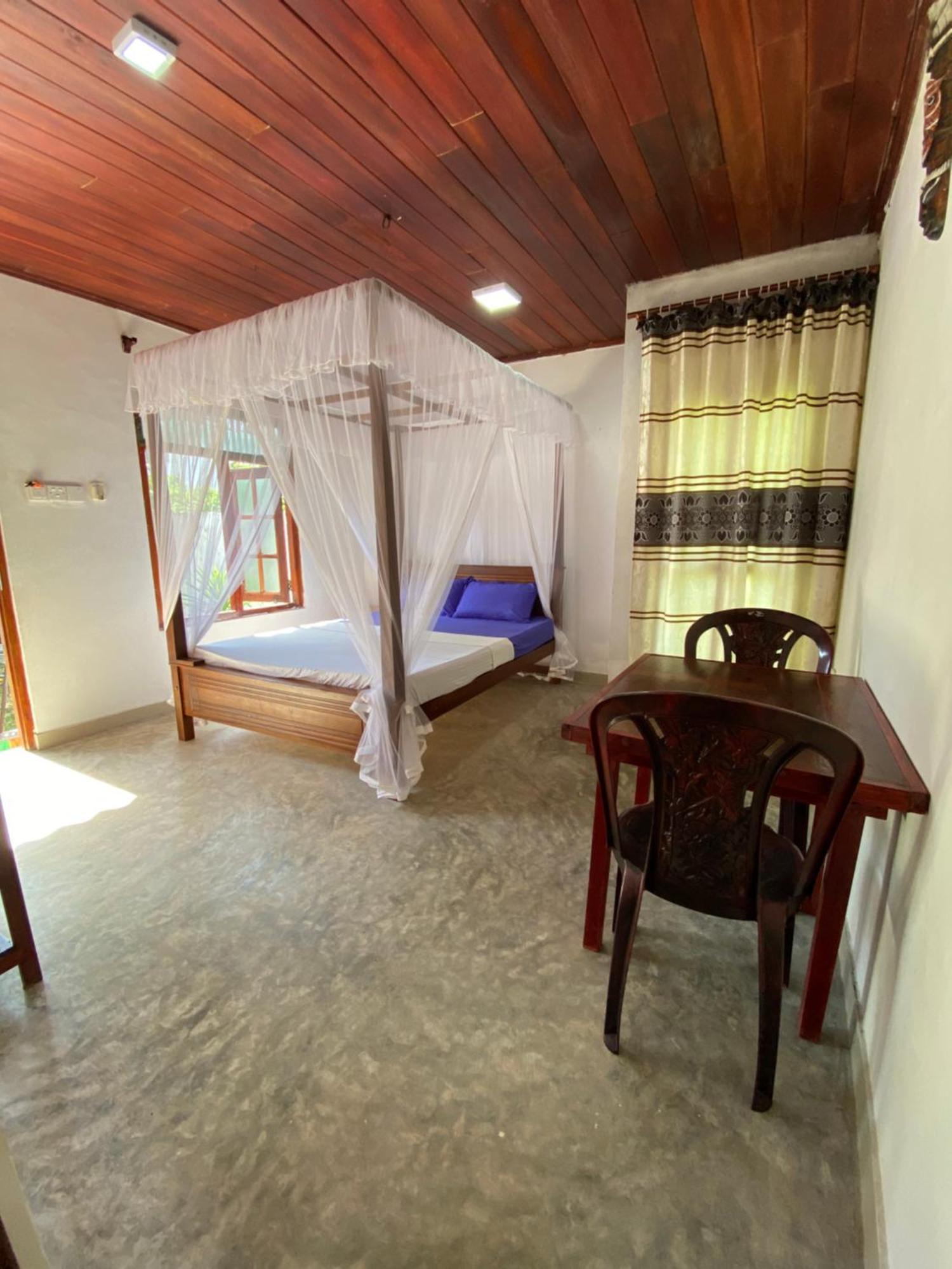 The Breeze Mirissa Bed & Breakfast Exterior photo